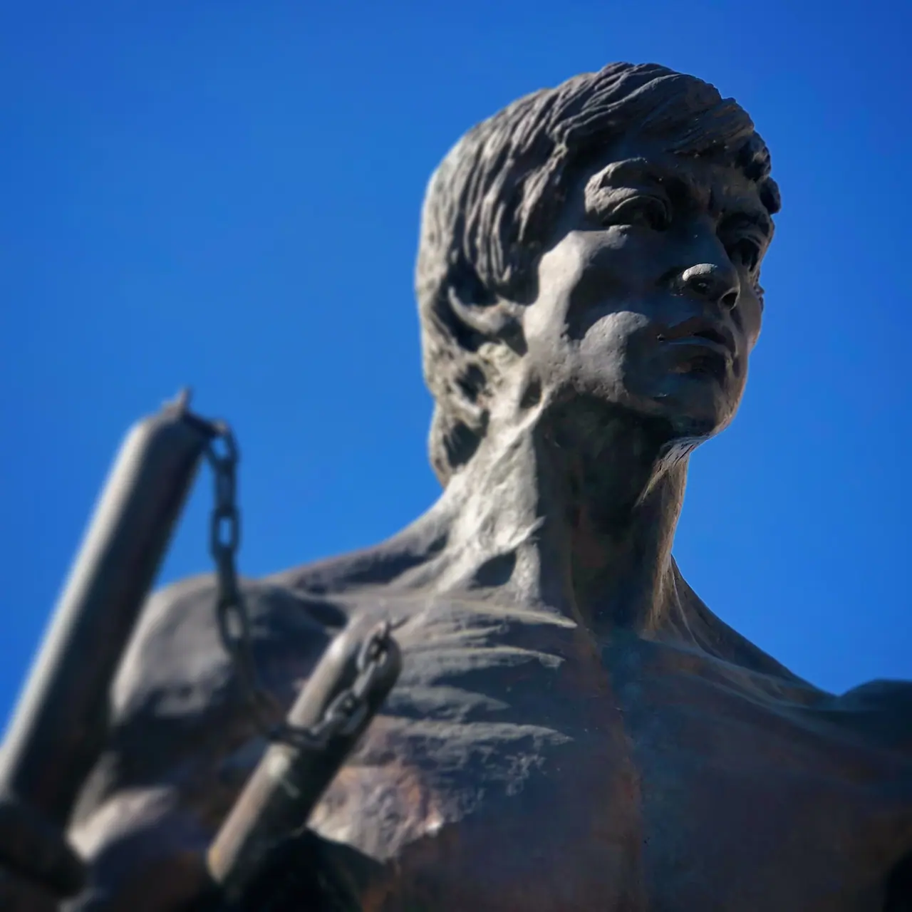 A martial artist statue in Chinatown.